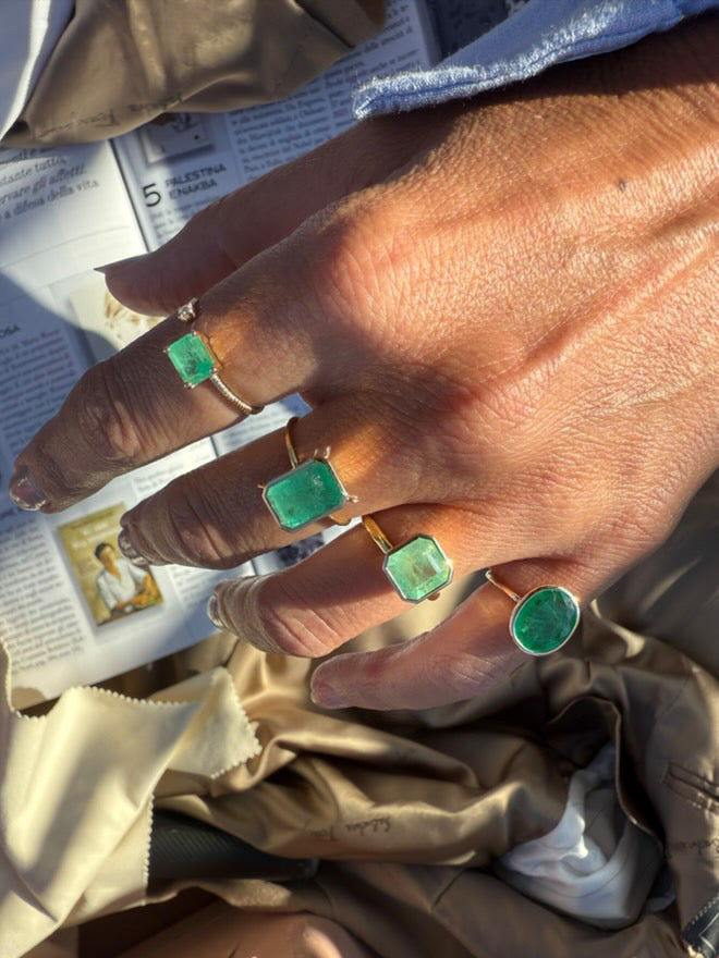 Anello con smeraldo ovale 2.73