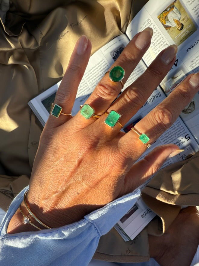 Anello con smeraldo ovale 2.73