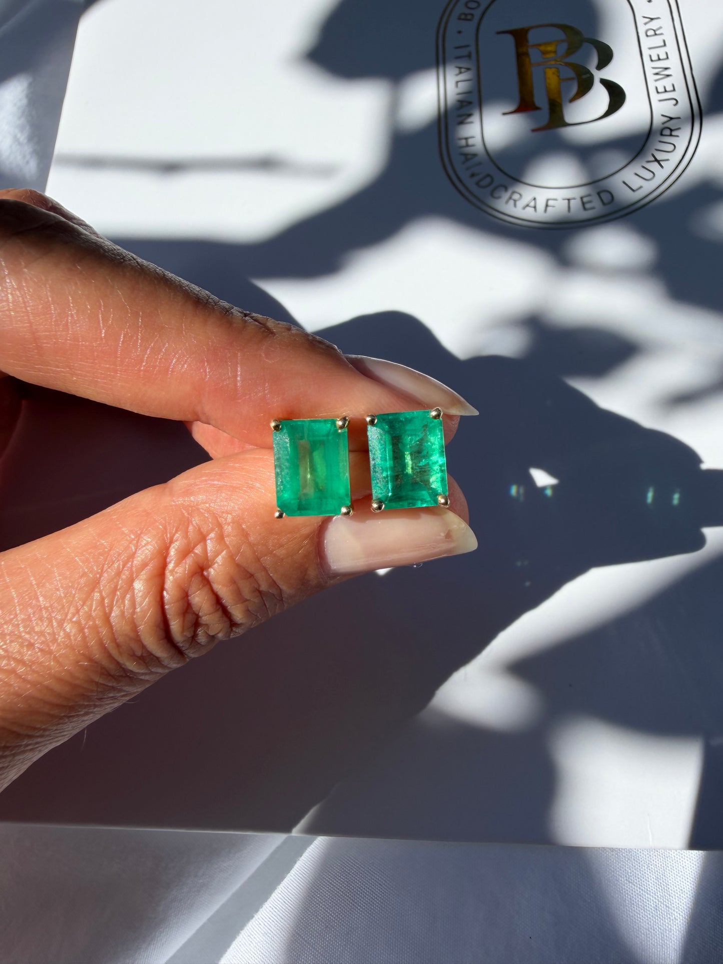 Earrings with emeralds 4.38