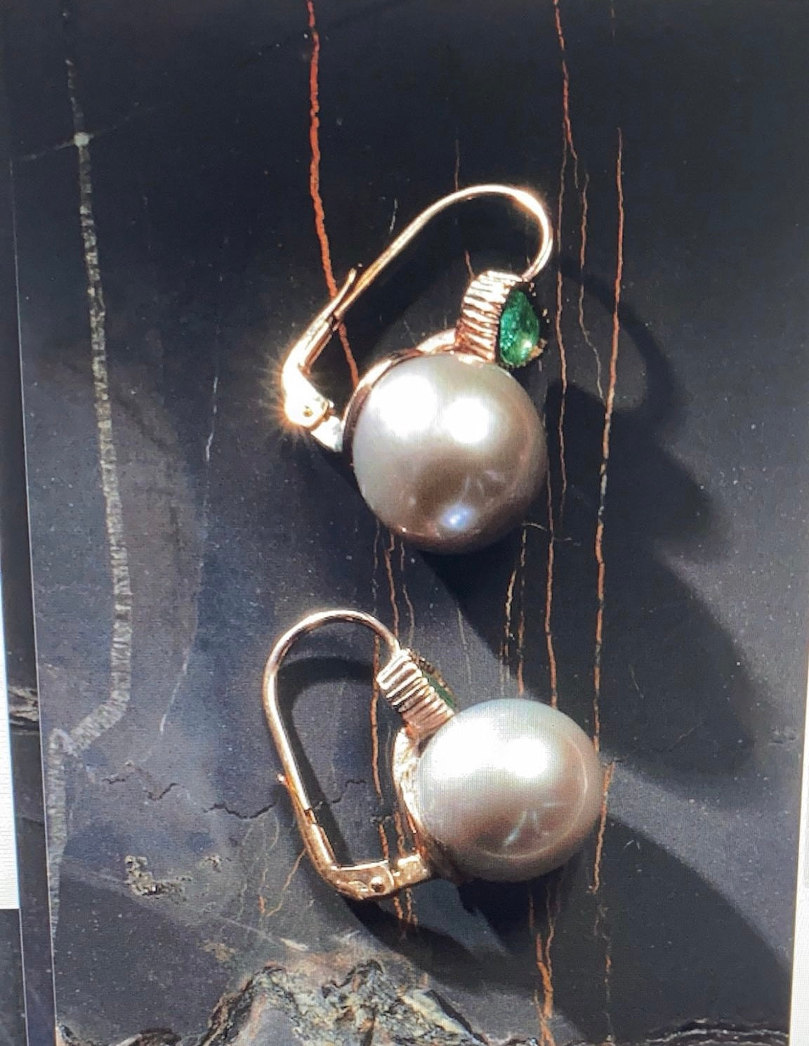 Серьги из жемчуга и изумрудов