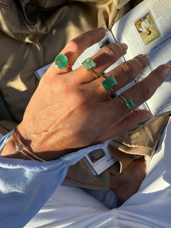 Anello con smeraldo ovale 2.73