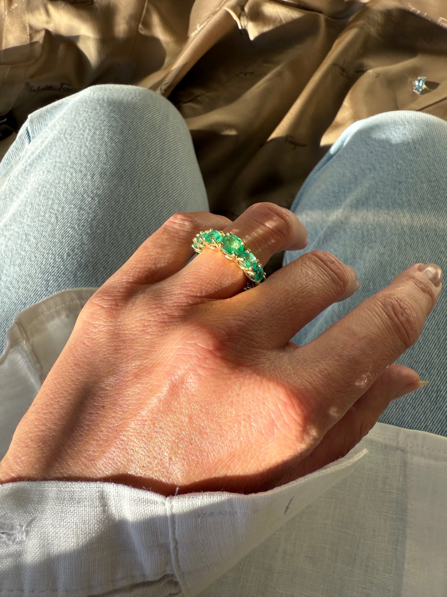 Ривьера из овальных изумрудов