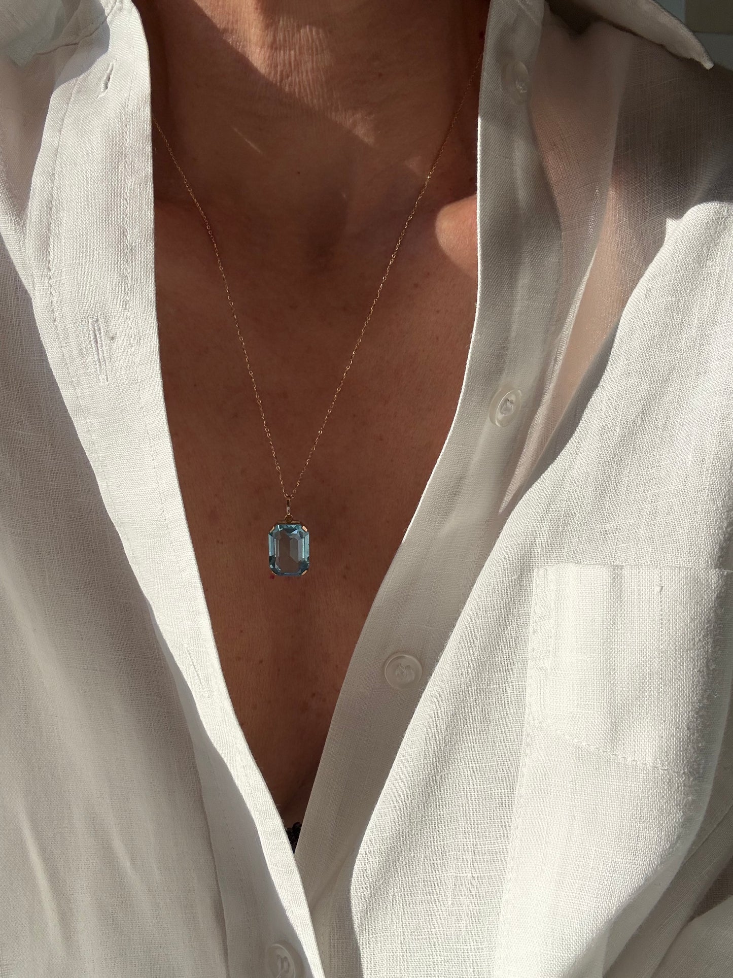 Pendente con topazio azzurro taglio smeraldo