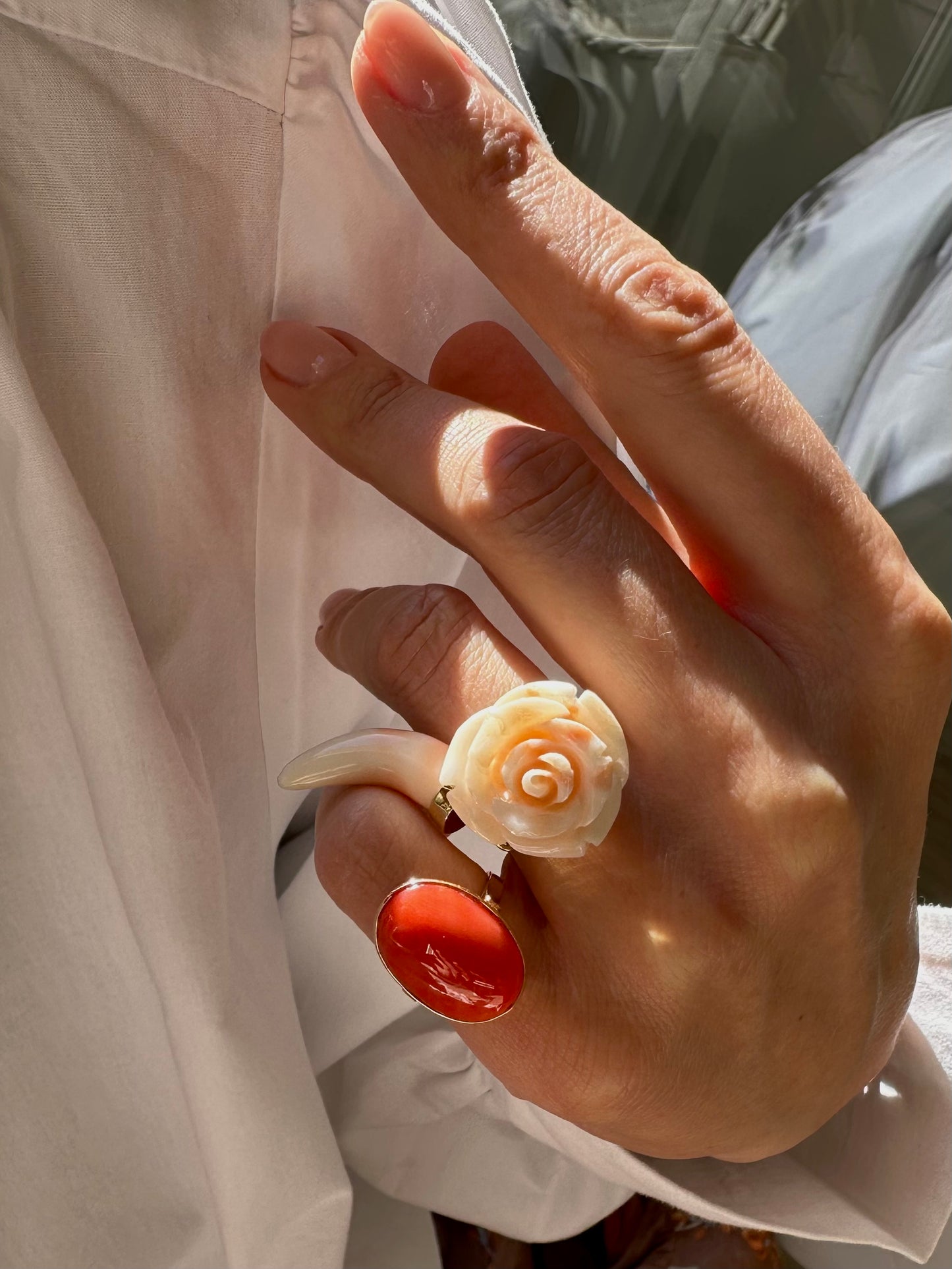 Anello con fiore di corallo