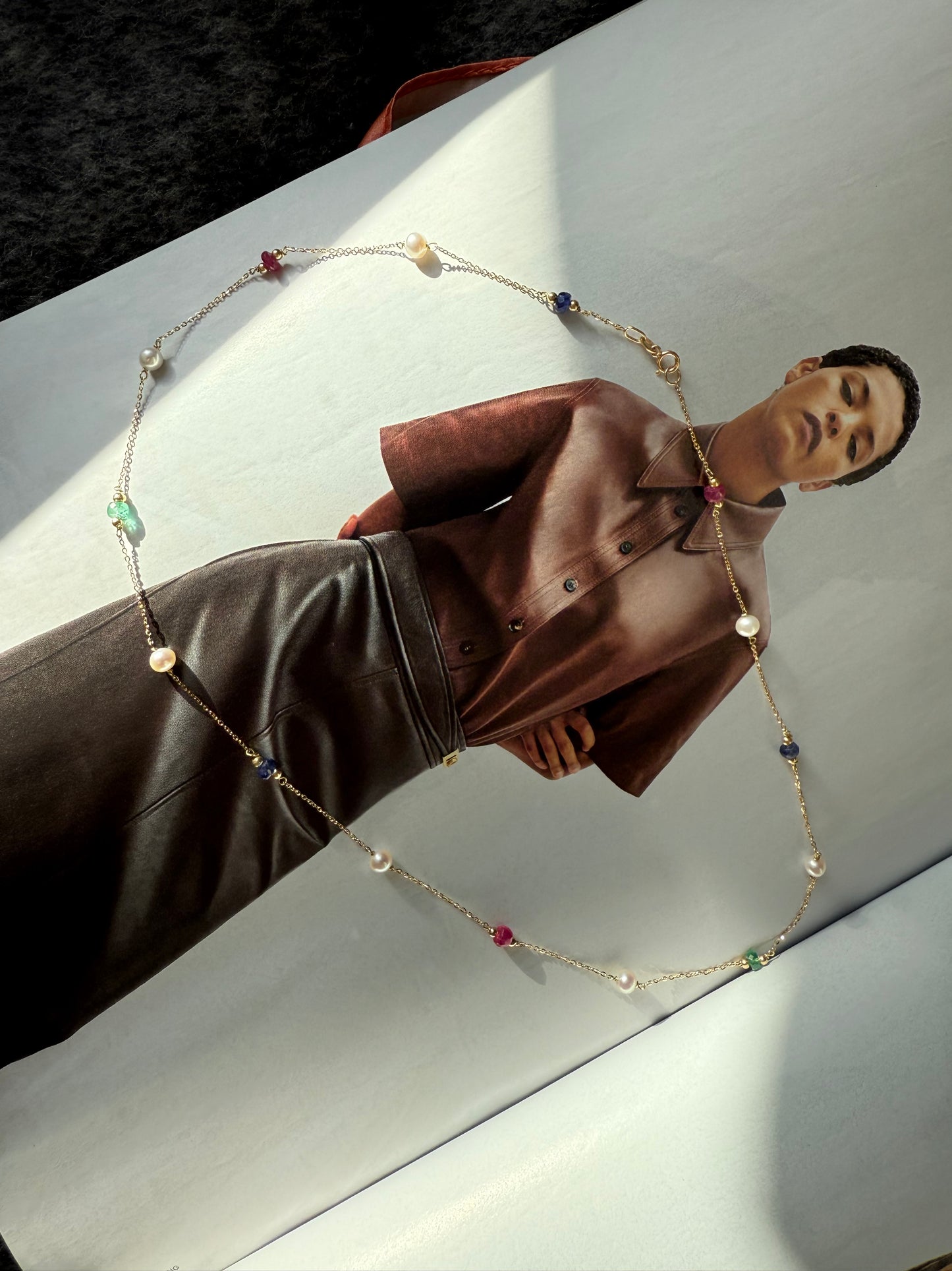 Колье с драгоценными камнями