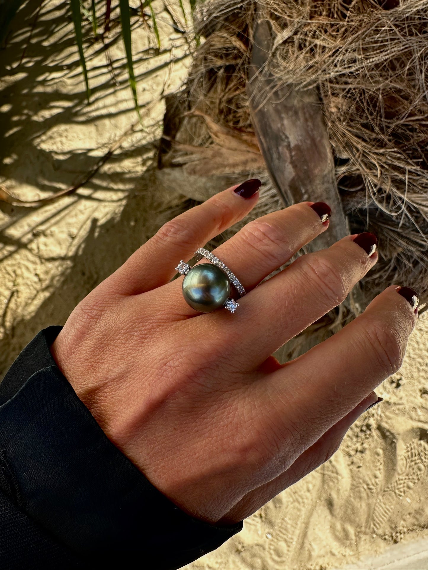 Anello con perla e due brillanti