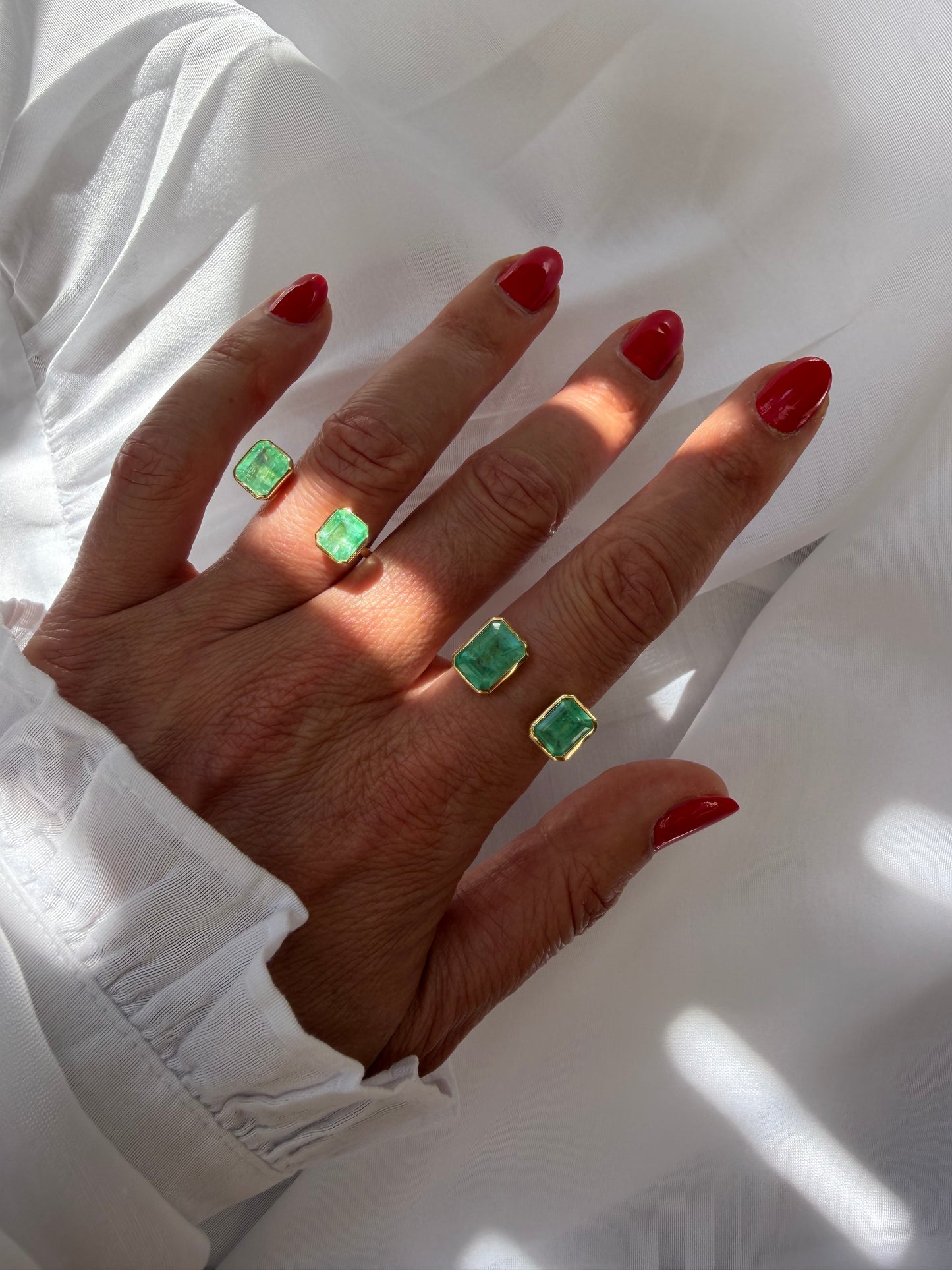 Anello aperto con 2 smeraldi 3.05