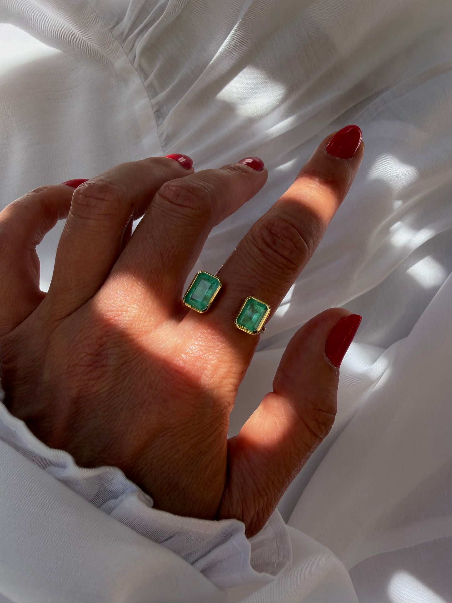 Anello aperto con 2 smeraldi 3.05