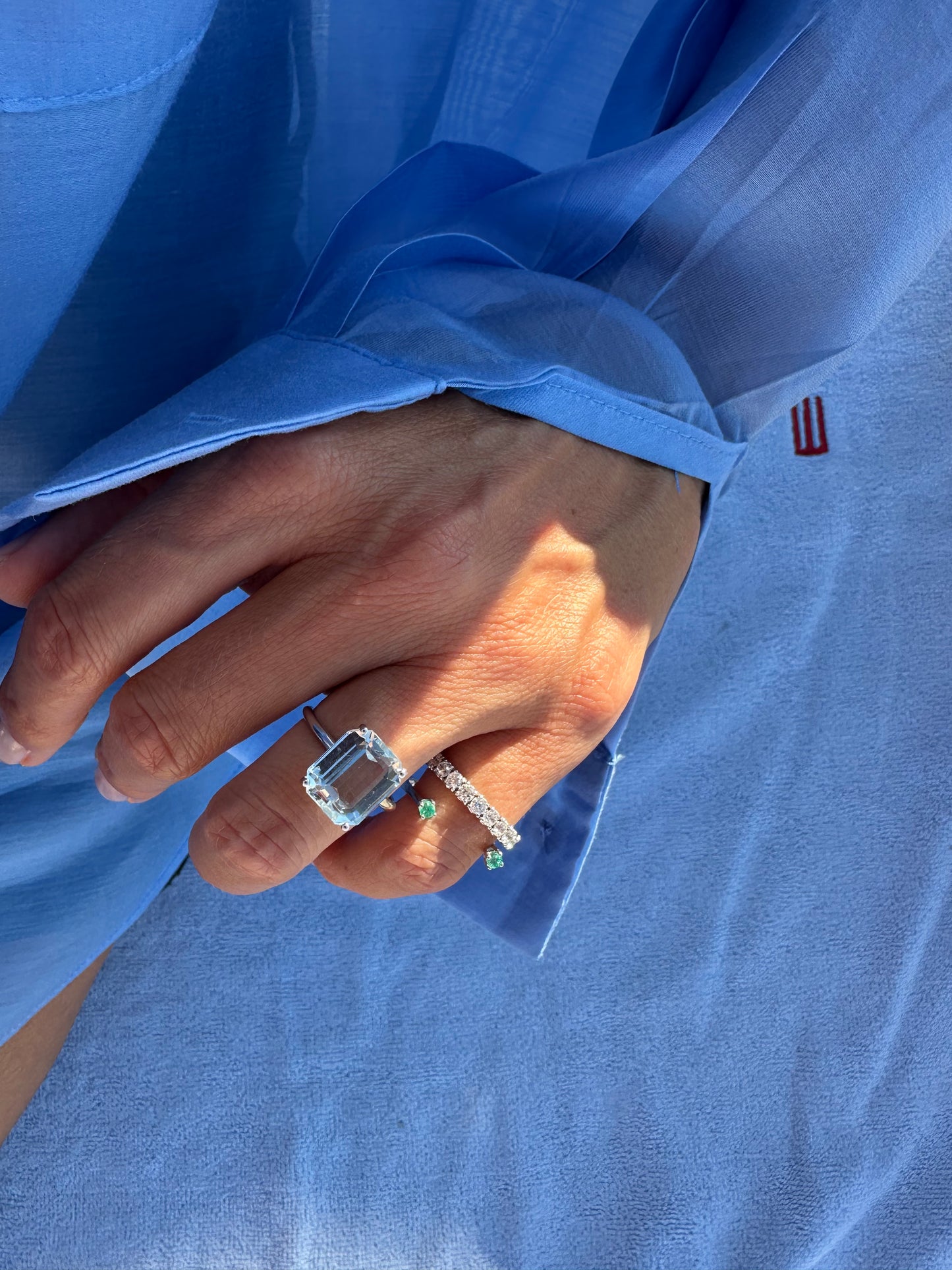 Anello aperto con smeraldi