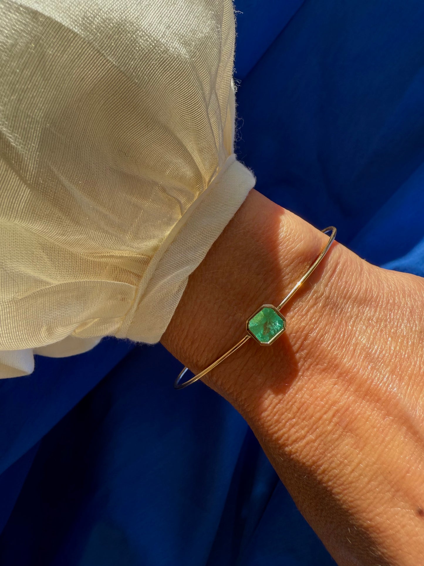 Bracciale rigido con smeraldo 1.39