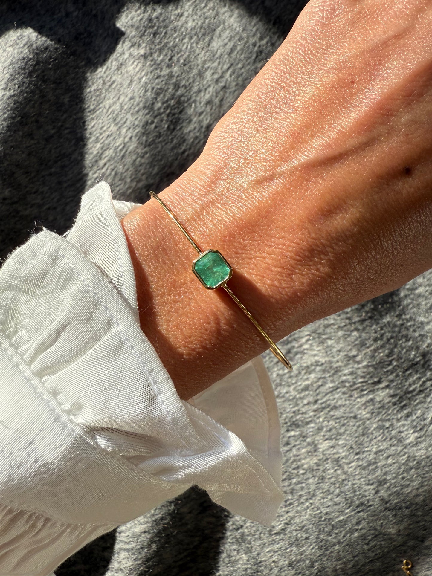 Bracciale rigido con smeraldo 1.39