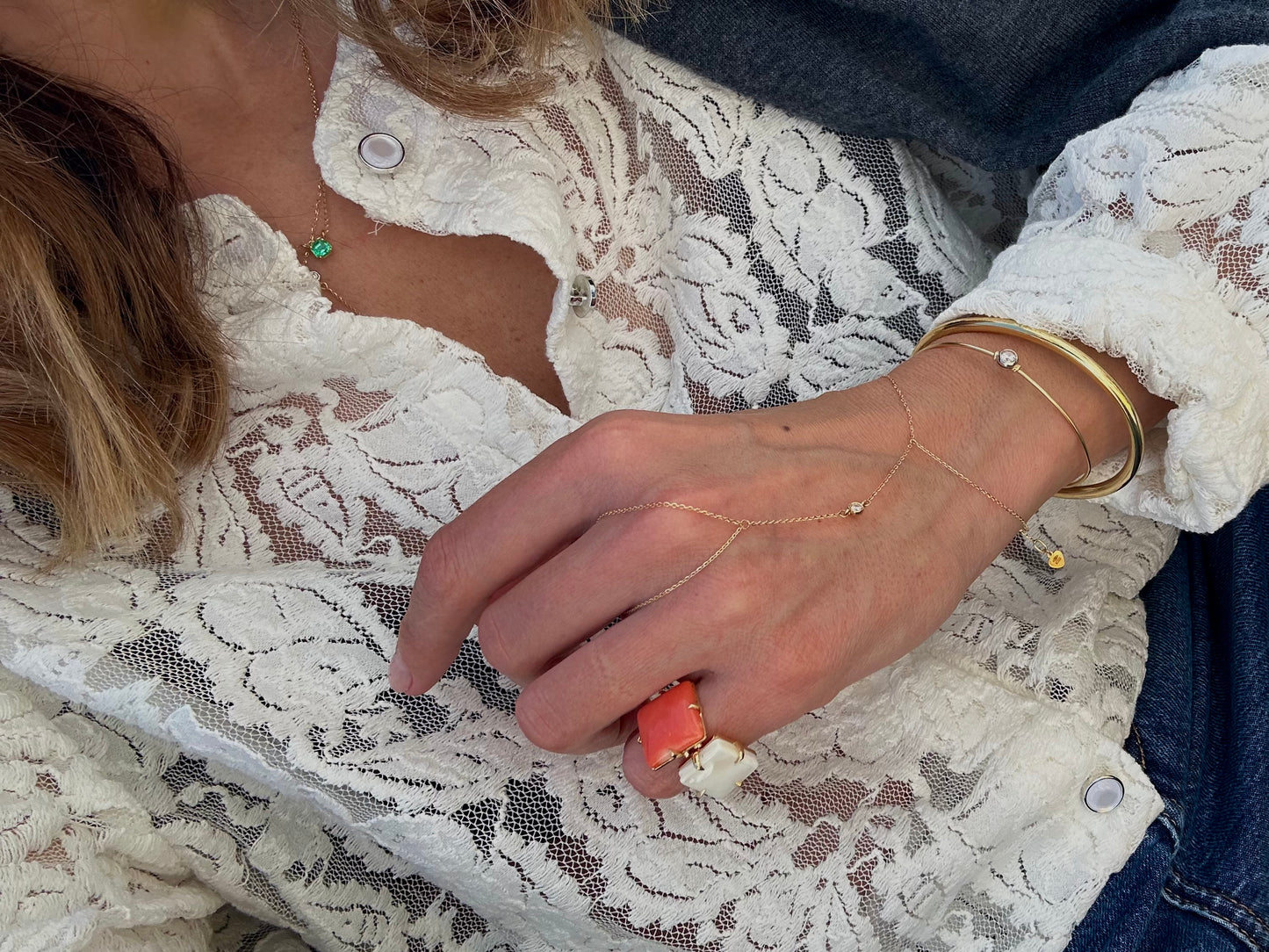 Baciamano in oro con brillantino