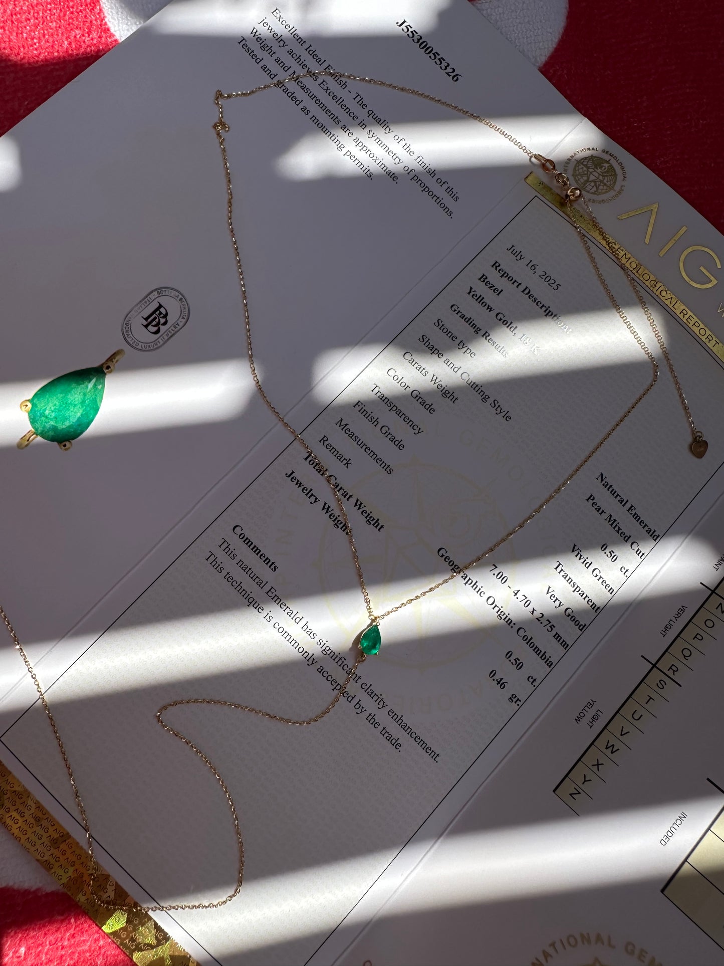 Sautoir in oro con goccia di smeraldo 0.50