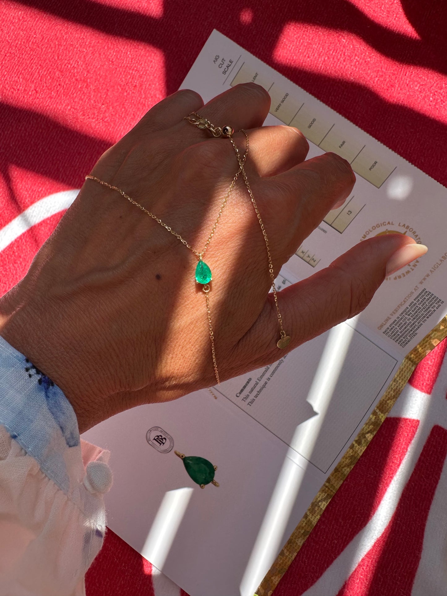 Sautoir in oro con goccia di smeraldo 0.50