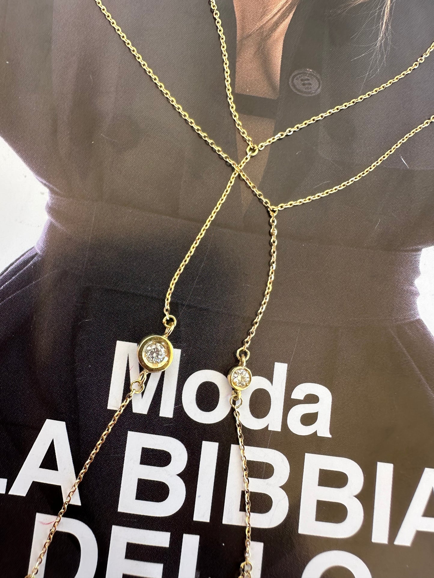 Baciamano in oro con brillantino
