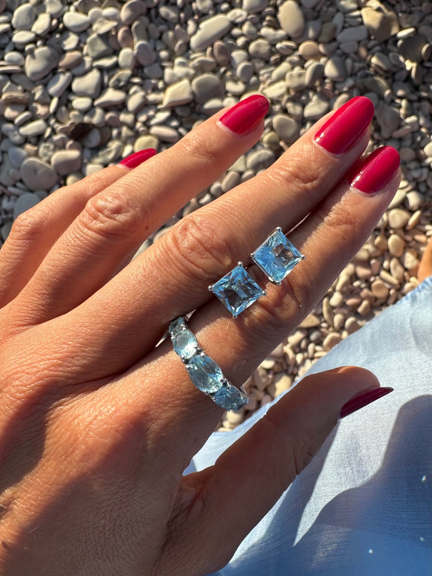 Orecchini in oro con topazio azzurro