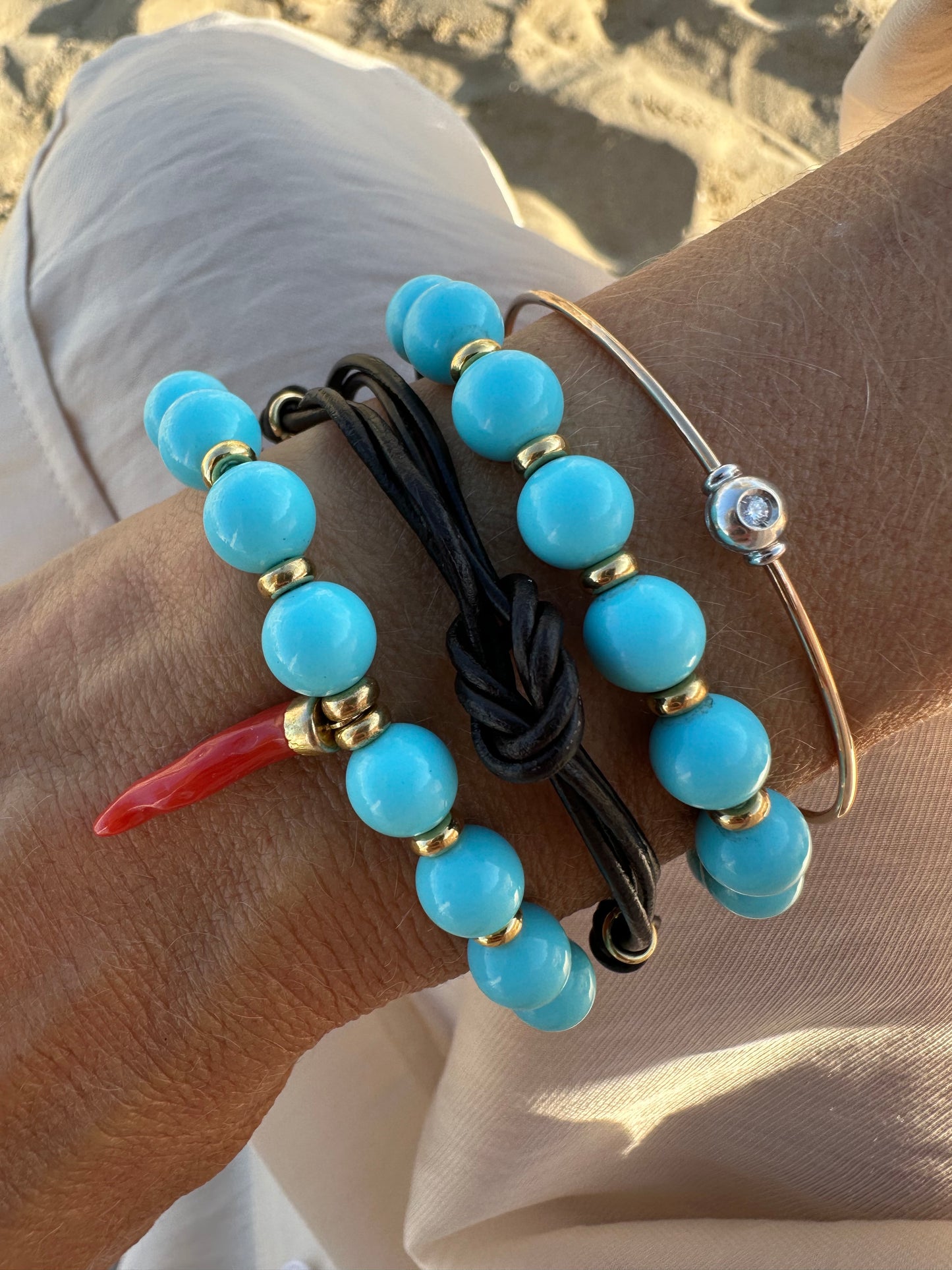 Pacco Di 12 Braccialetti Portafortuna Intrecciati Con Conchiglie Da  Spiaggia, Realizzati Con Corda Di Turchese Naturale - Gioielli All'ingrosso  Del Merchandising Della Outer Banks