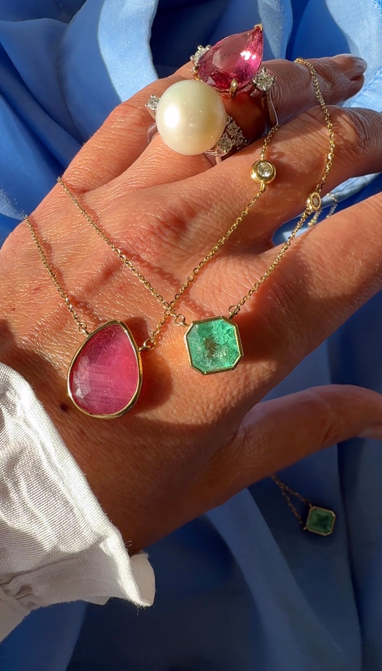 Цепочка с изумрудом и бриллиантом 2,66 карата.