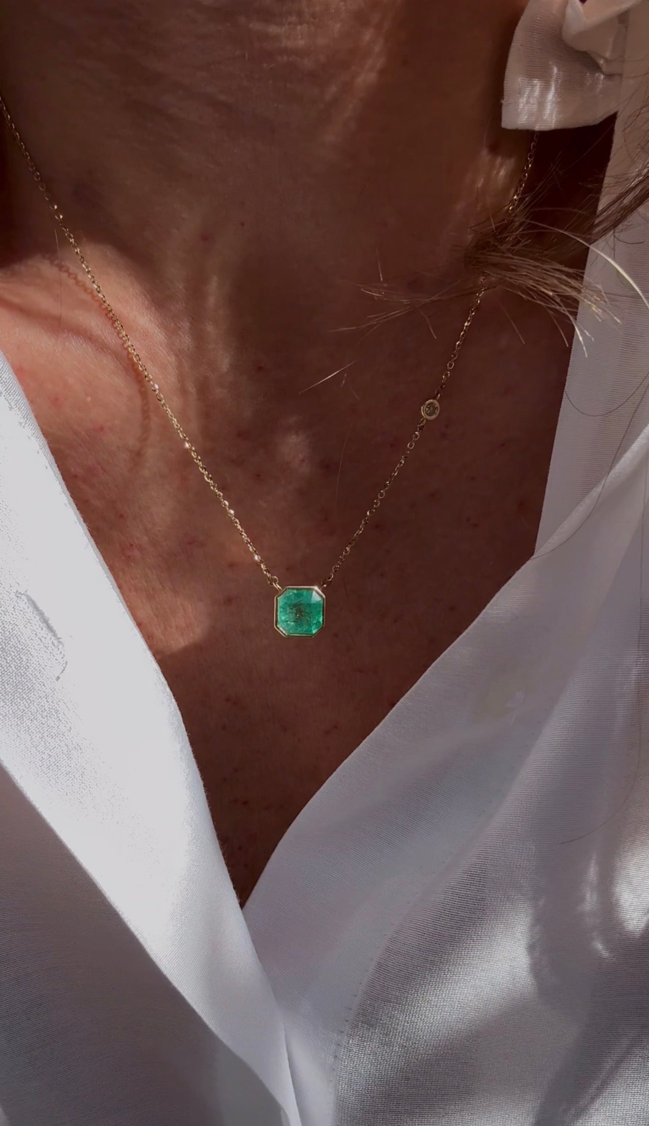 Цепочка с изумрудом и бриллиантом 2,66 карата.