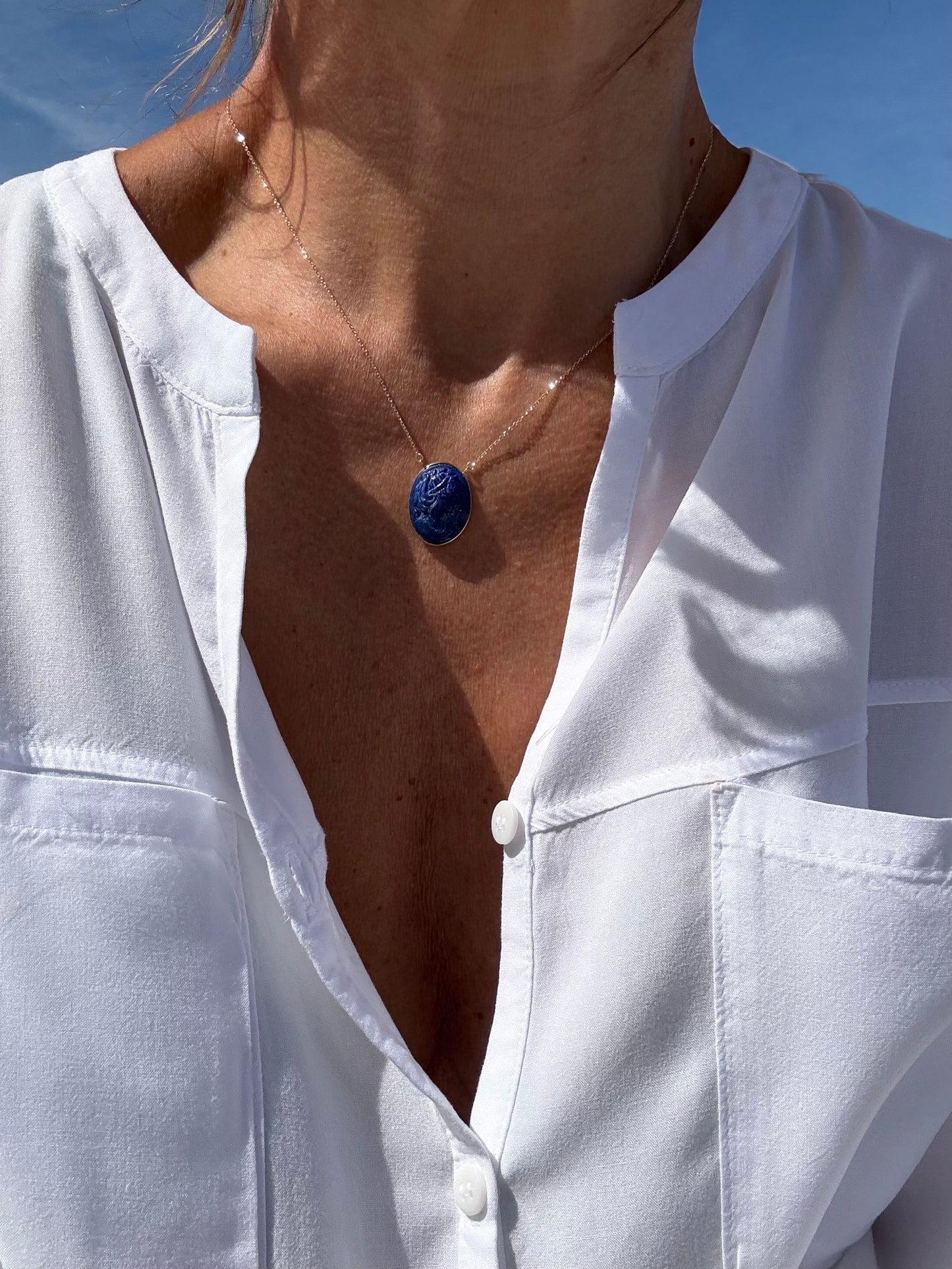 Catenina con cameo di lapislazzuli