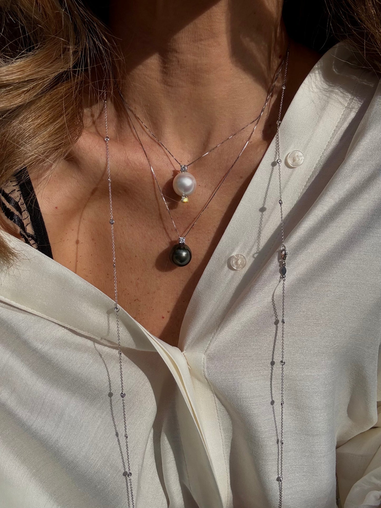 Gold chain with sea pearl and diamond