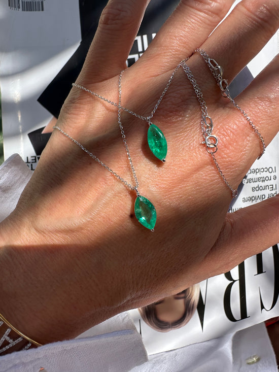 Catenina con smeraldo marquise
