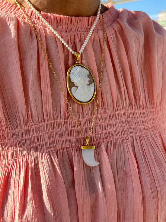 Cameo su collana di perline