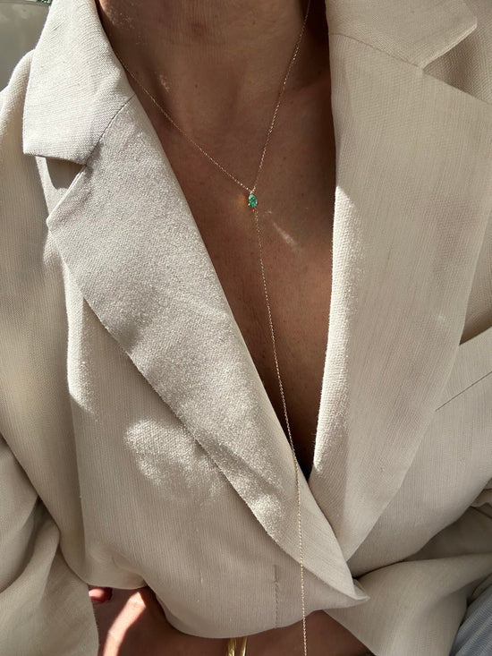 Sautoir in oro con goccia di smeraldo