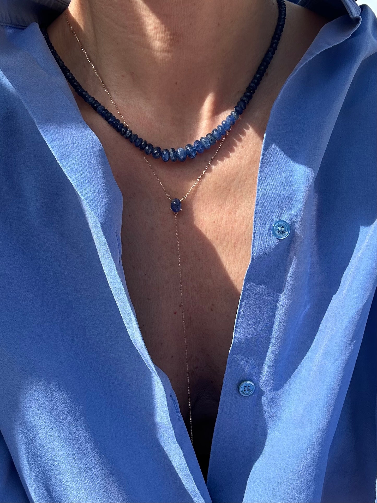 Sautoir in oro con zaffiro