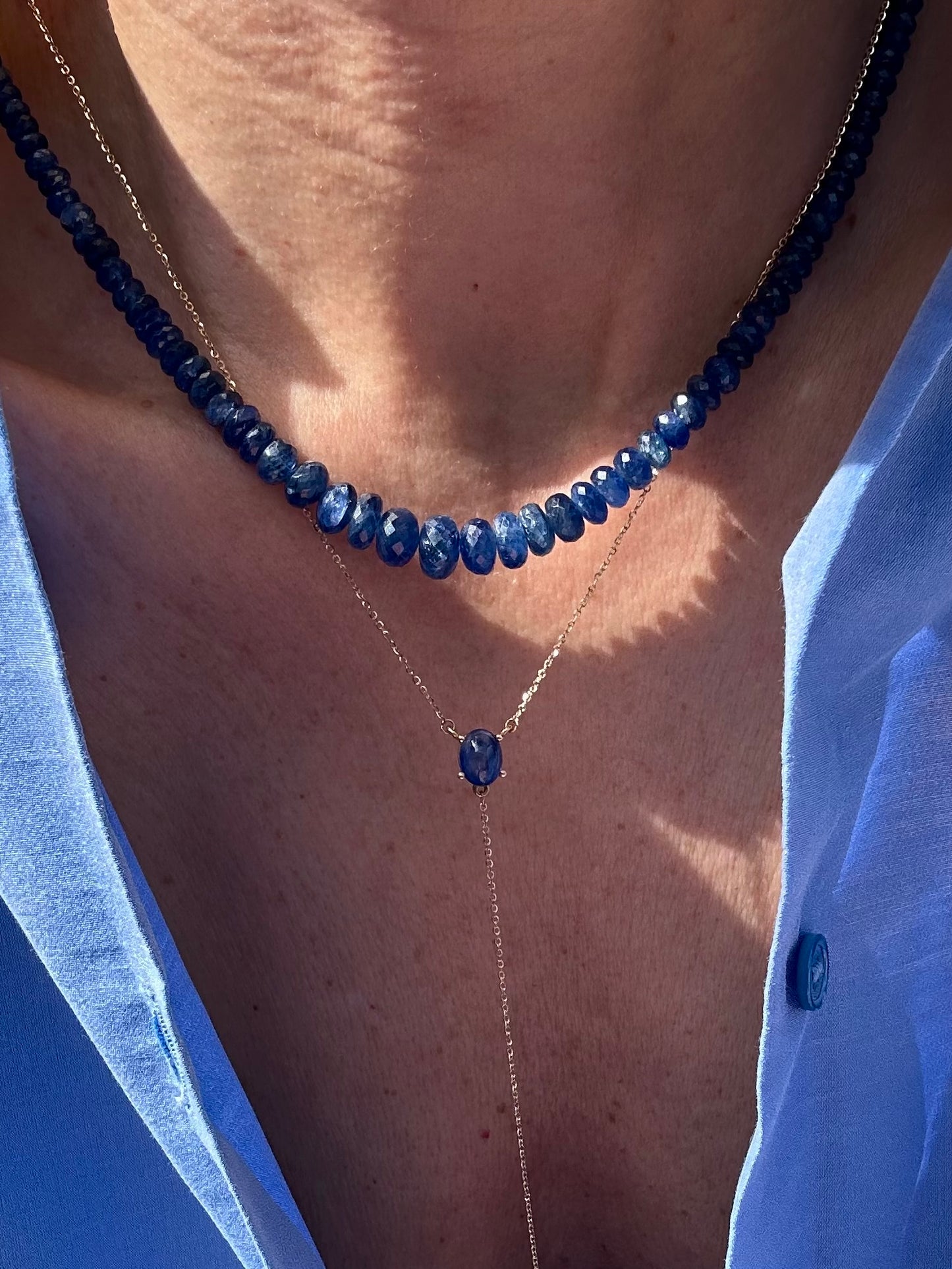 Sautoir in oro con zaffiro