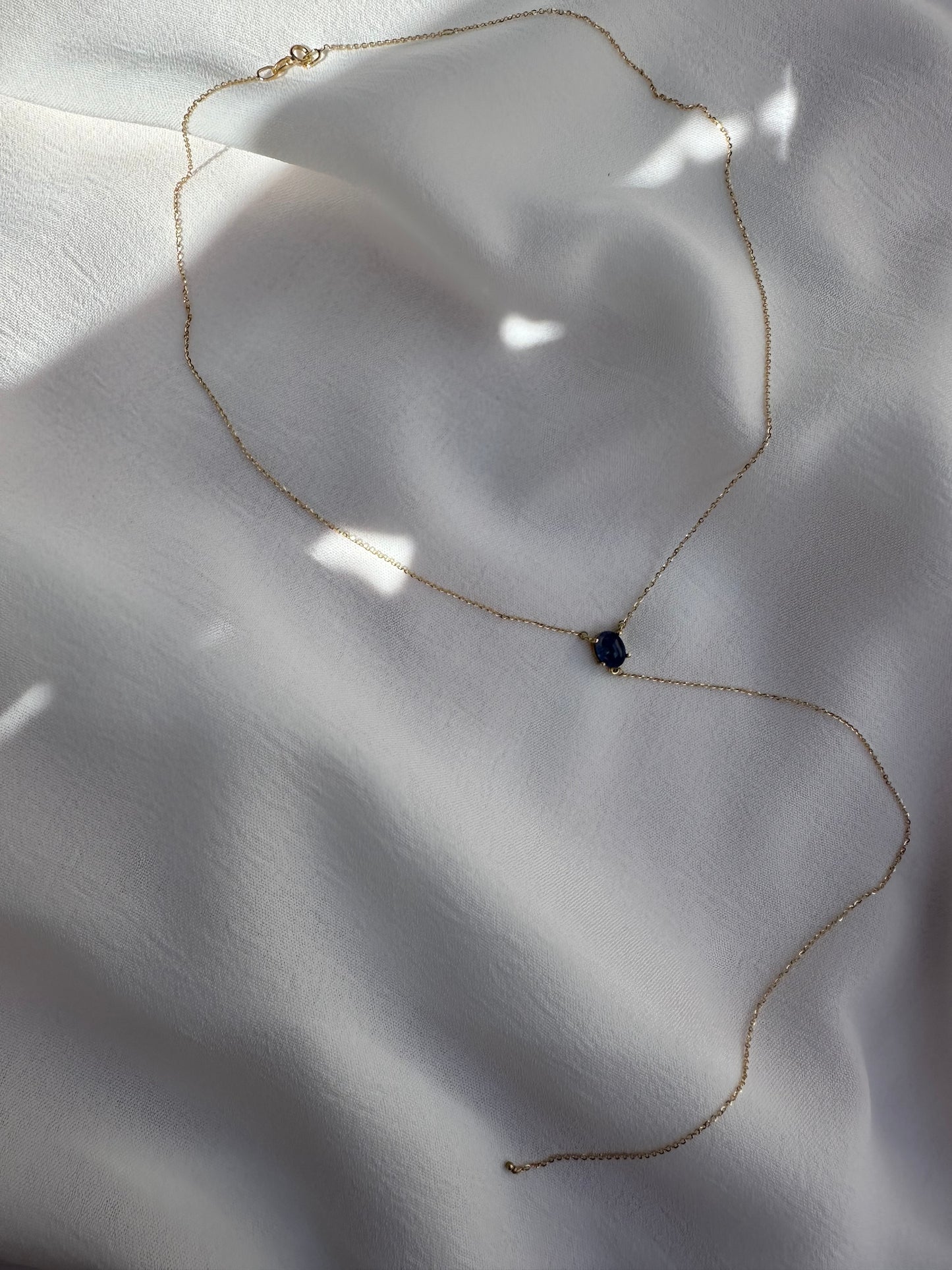 Sautoir in oro con zaffiro