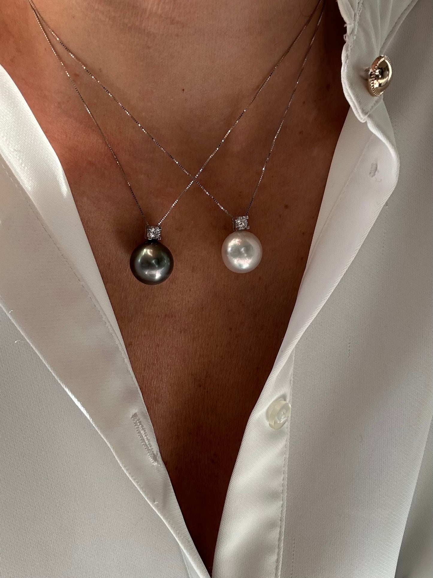 Gold chain with sea pearl and diamond