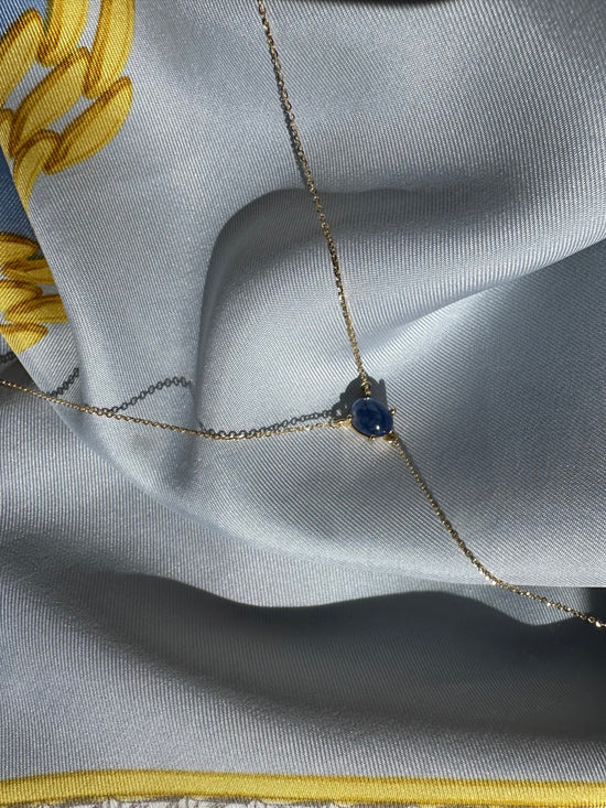 Sautoir in oro con zaffiro