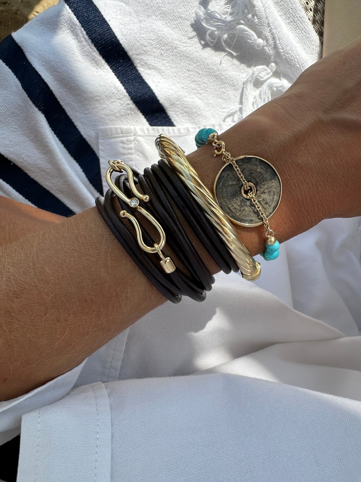 Bracciale di turchese con moneta