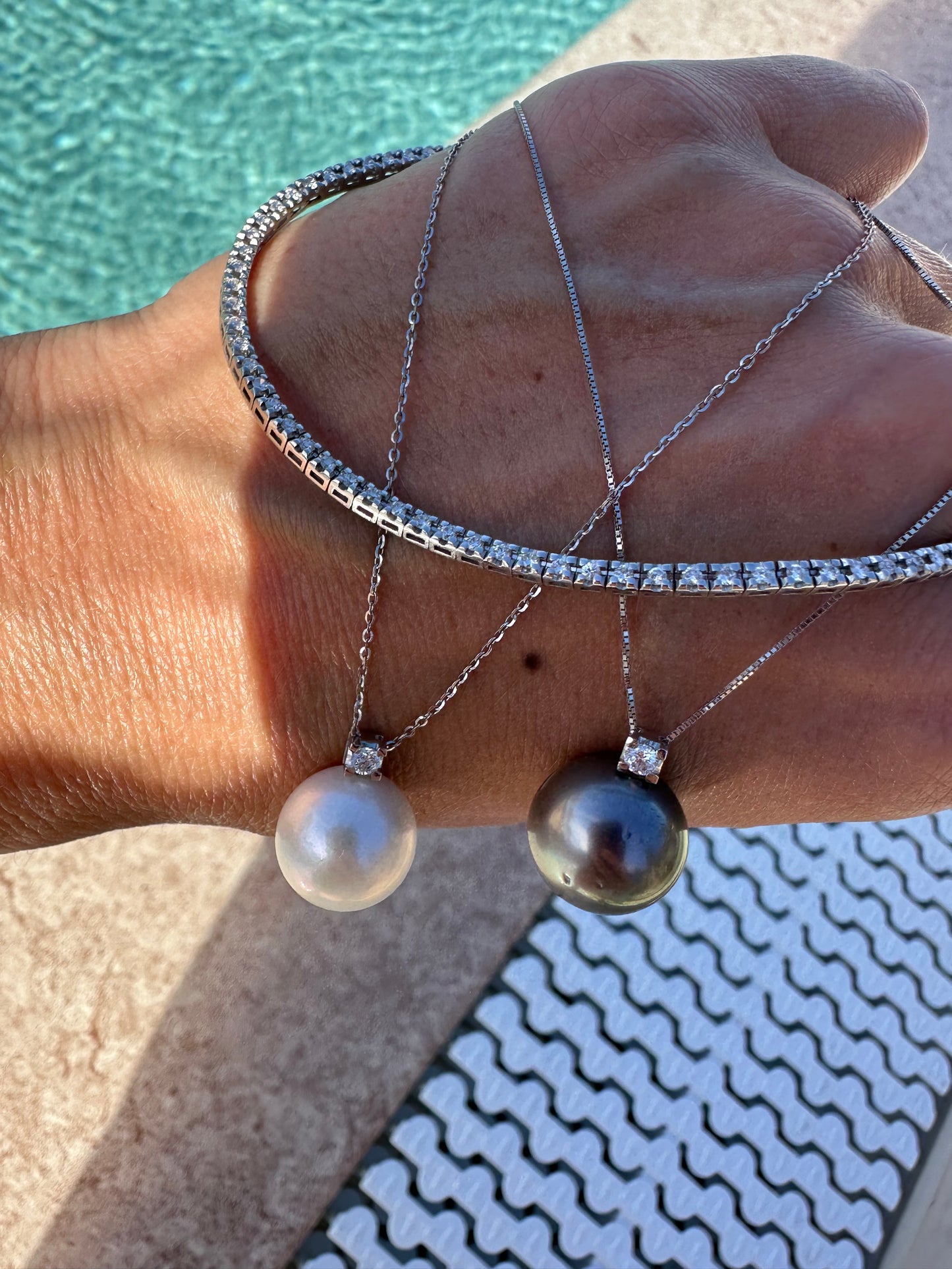 Золотая цепочка с морской жемчужиной и бриллиантами