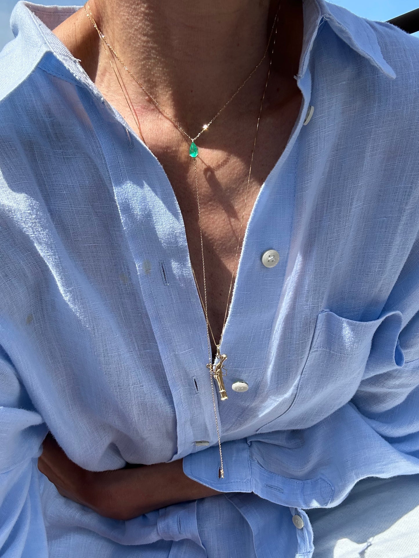 Sautoir in oro con goccia di smeraldo 0.85