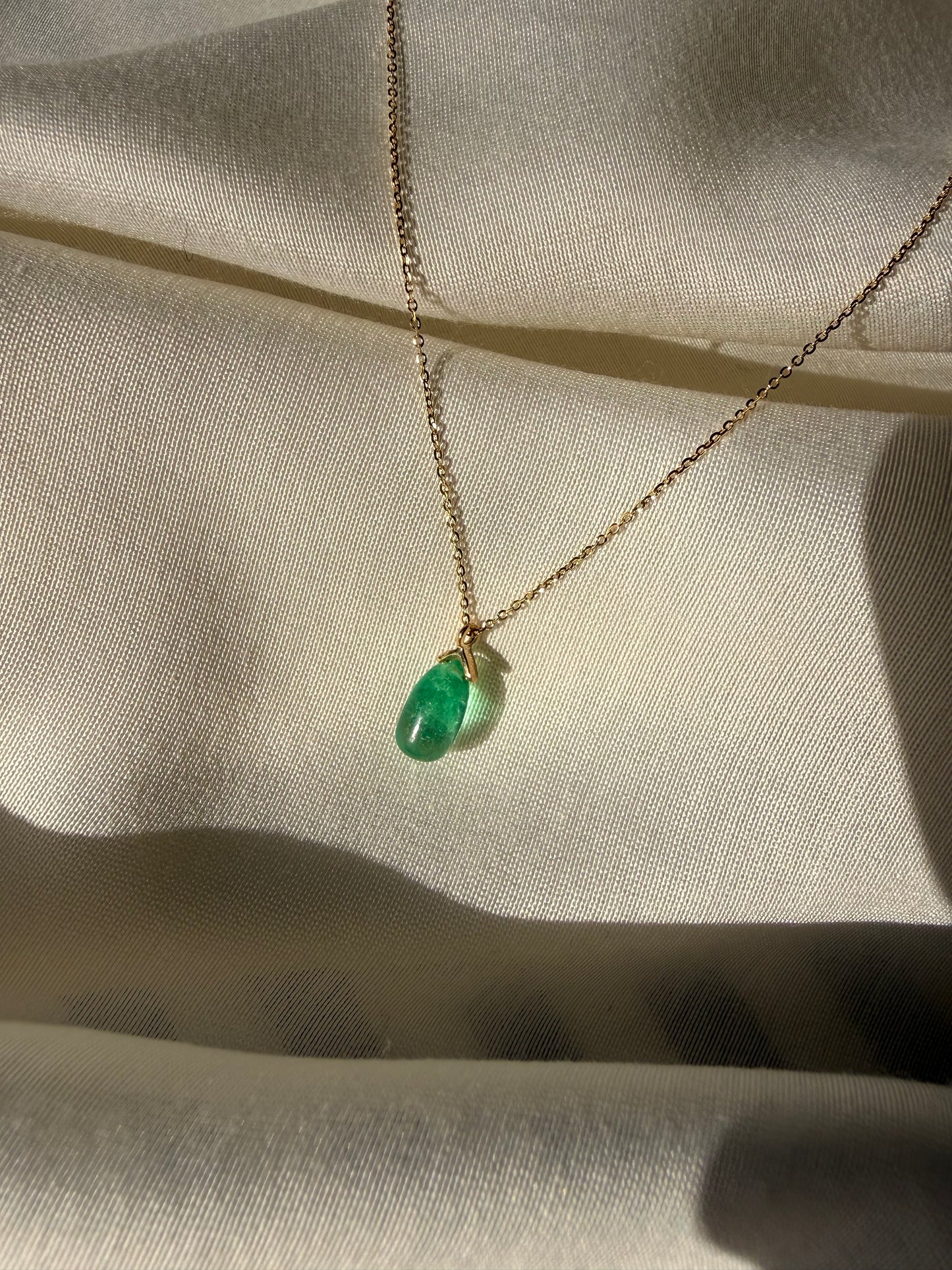 Изумрудная капля на цепочке