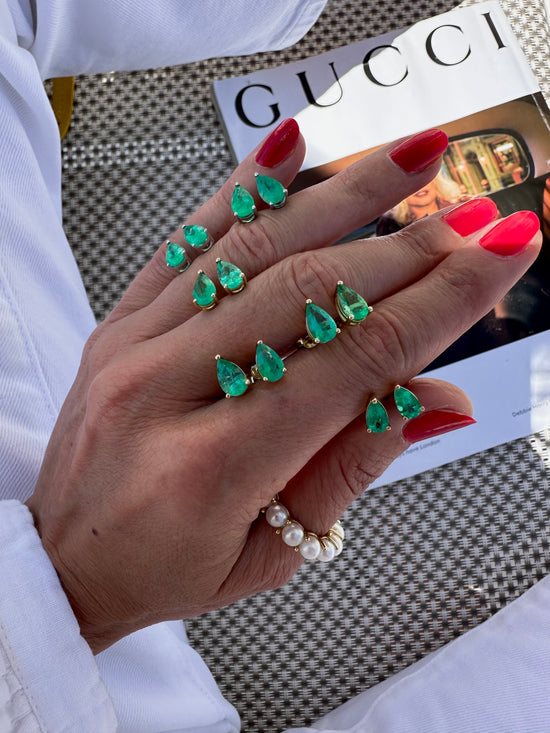 Orecchini in oro con goccine di smeraldo 1.50