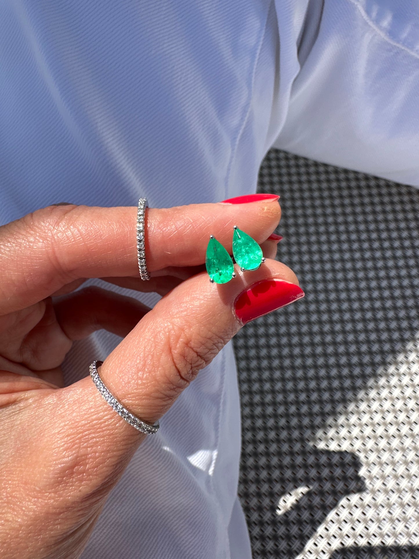 Orecchini in oro con goccine di smeraldo 1.50