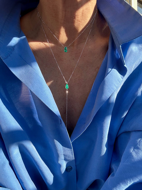 Catenina in oro con goccia di smeraldo 0.75
