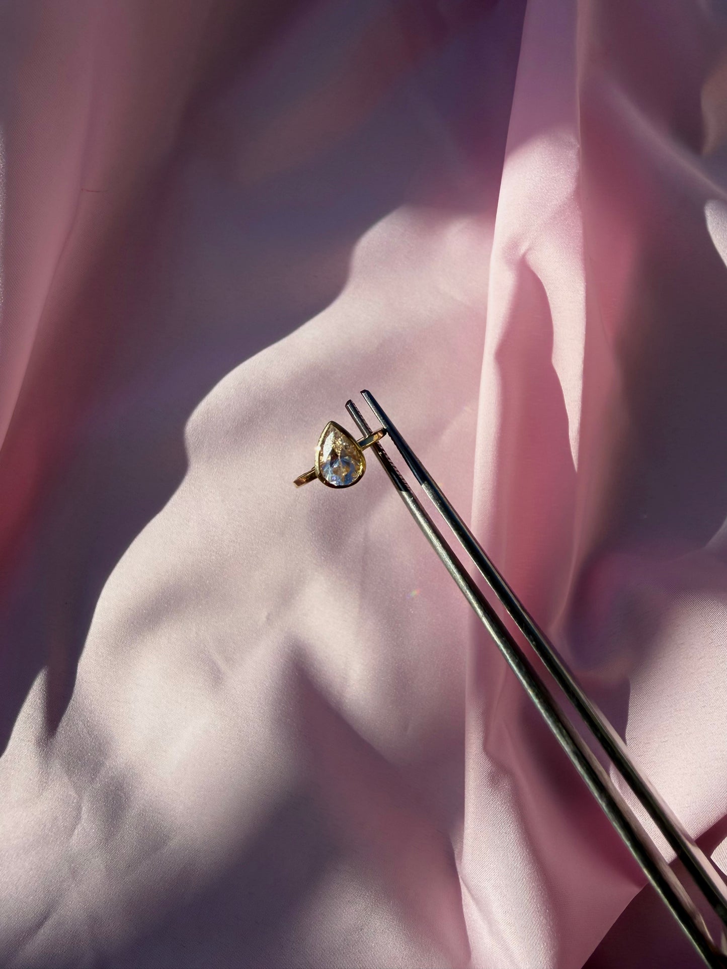 Ear cuff con cristallo di rocca
