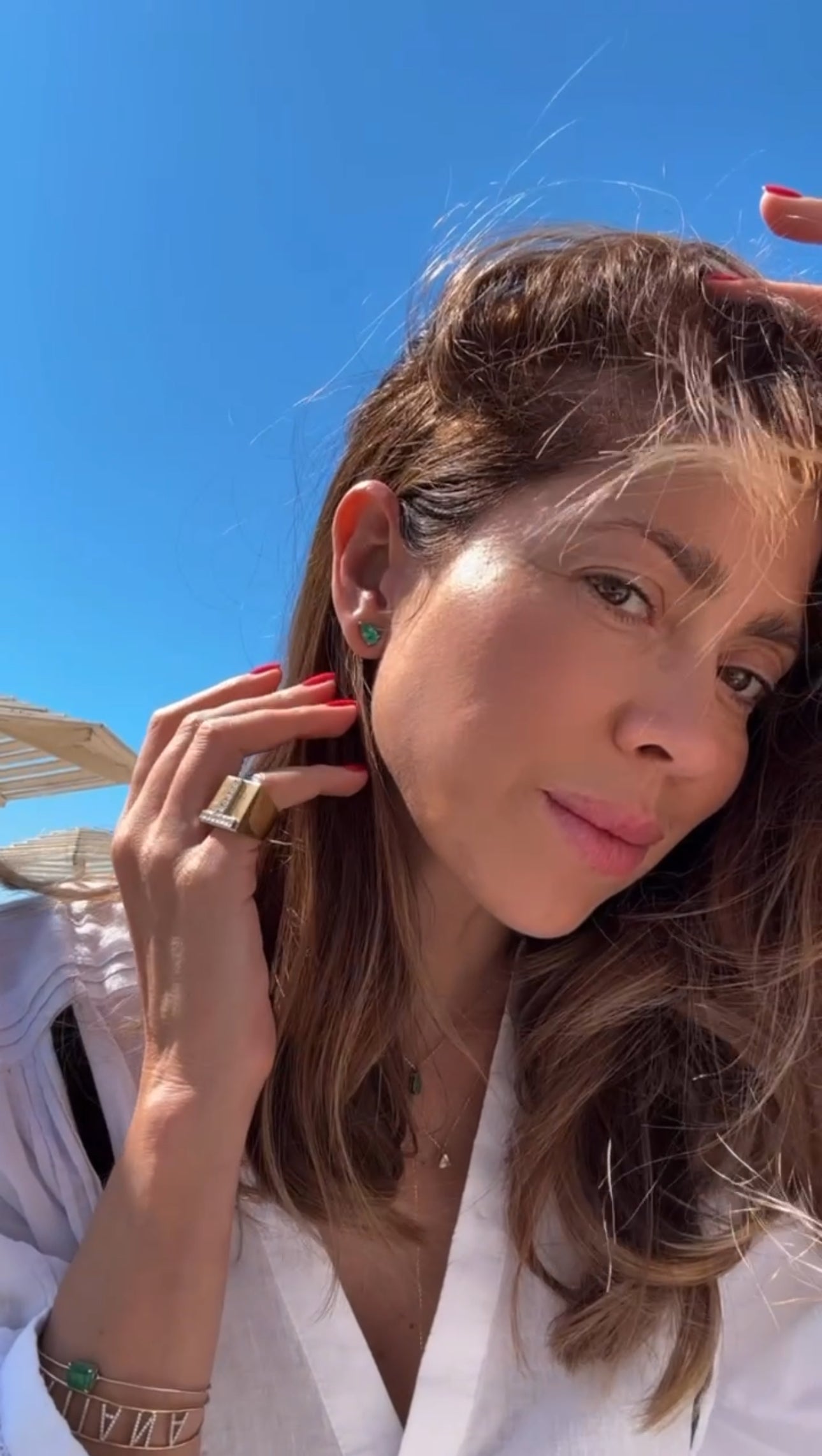 Orecchini in oro con goccine di smeraldo 1.50