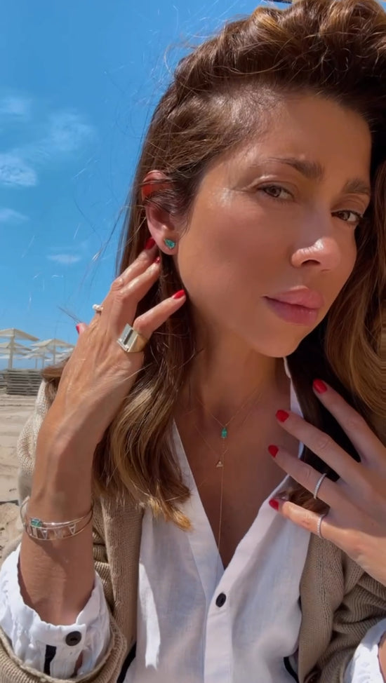 Orecchini in oro con goccine di smeraldo 1.50