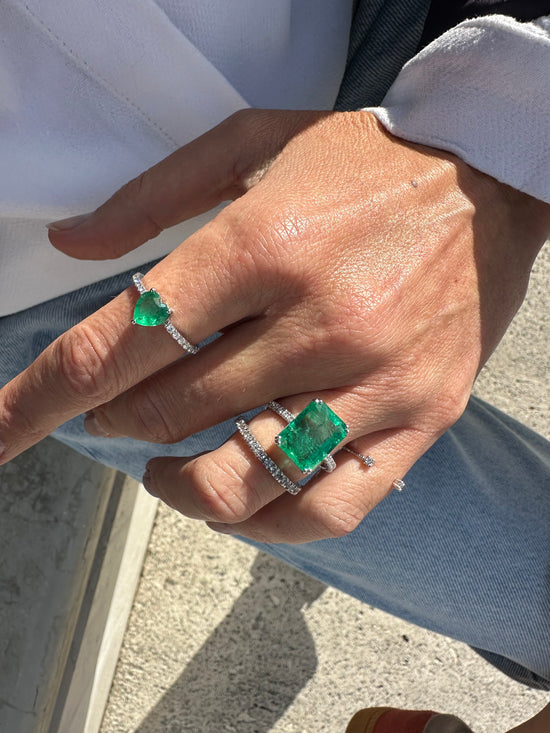 Veretta di diamanti con il cuore di smeraldo