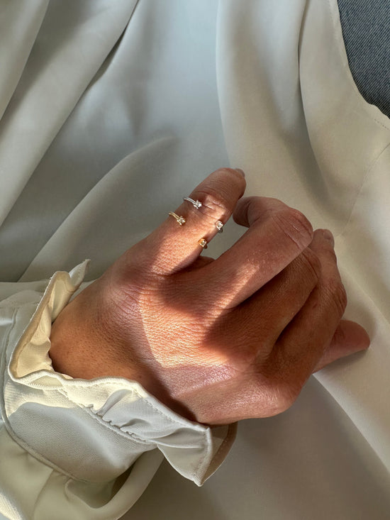 Anello aperto con 2 diamantini