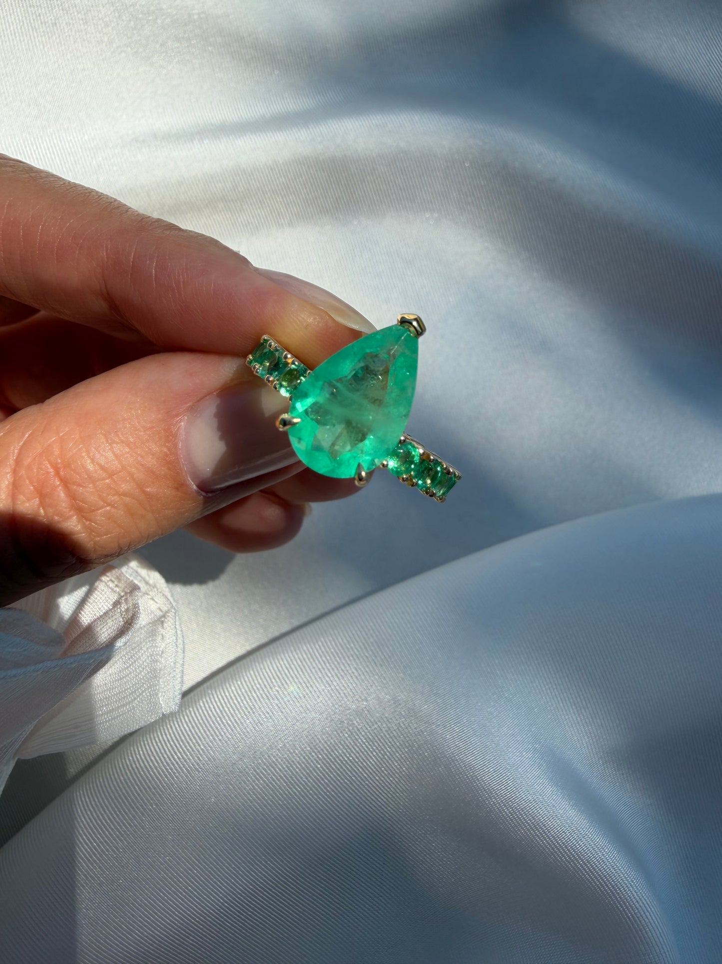 Anello di smeraldi 4.84