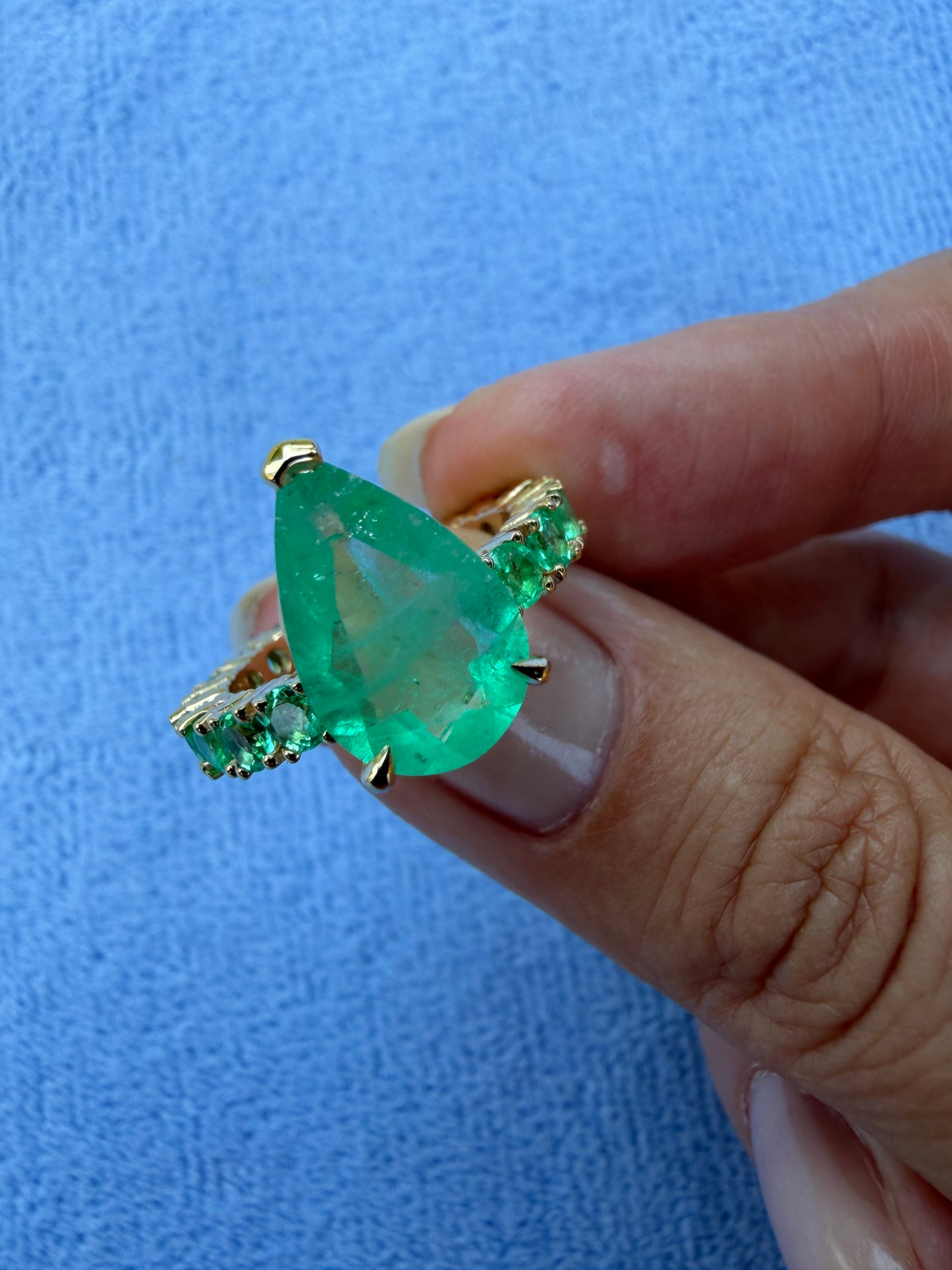 Anello di smeraldi 4.84
