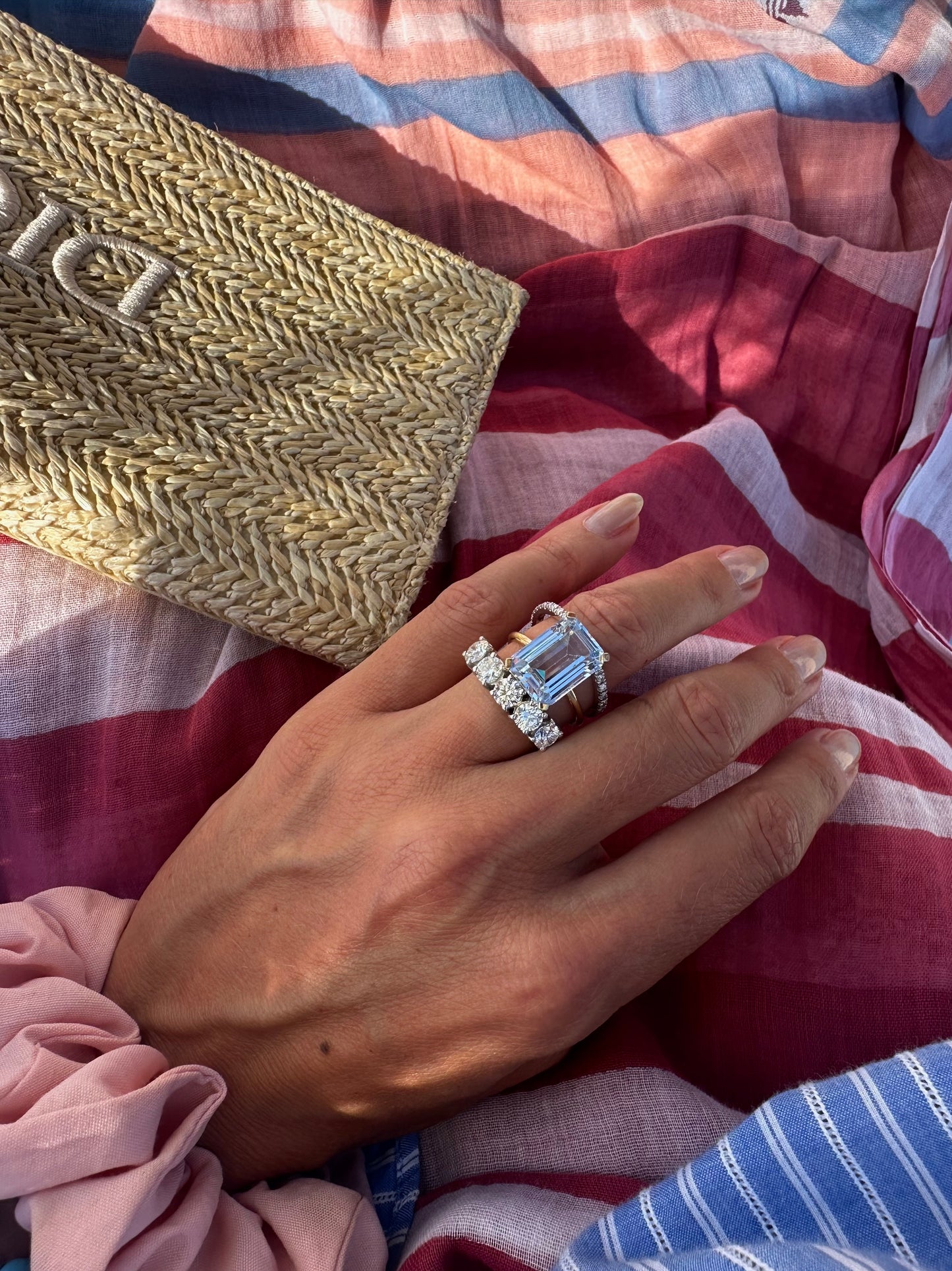 Anello con topazio azzurro taglio smeraldo