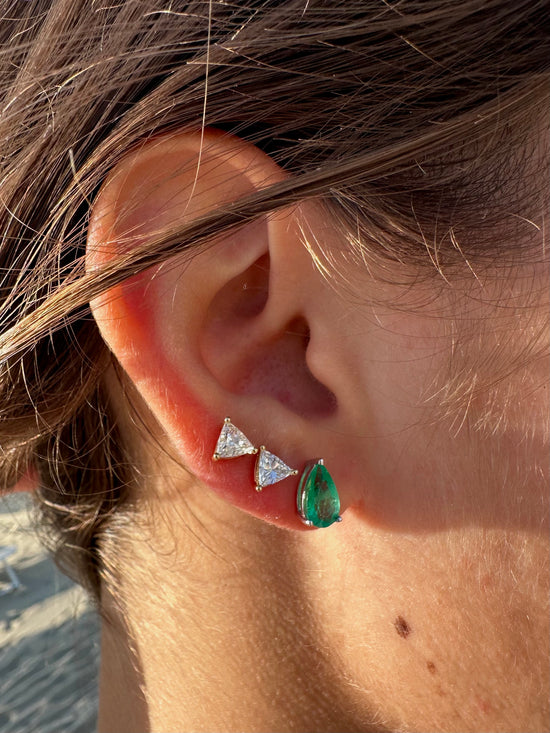 Orecchini in oro con goccine di smeraldo 1.50
