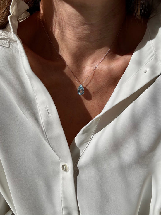 Catenina in oro con topazio azzurro